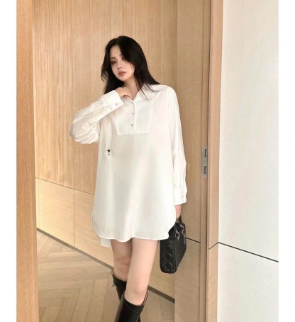 D style Minimalist white long-sleeved shirt dress