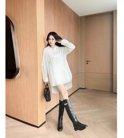 D style Minimalist white long-sleeved shirt dress