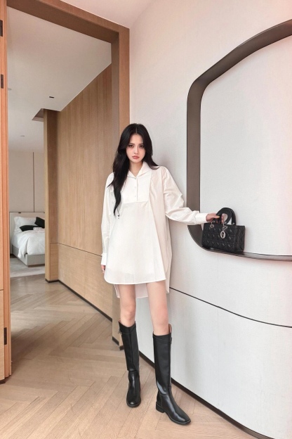 D style Minimalist white long-sleeved shirt dress