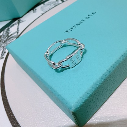 T style ring 