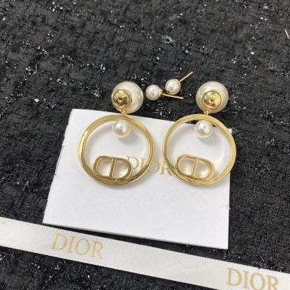 D style earrings