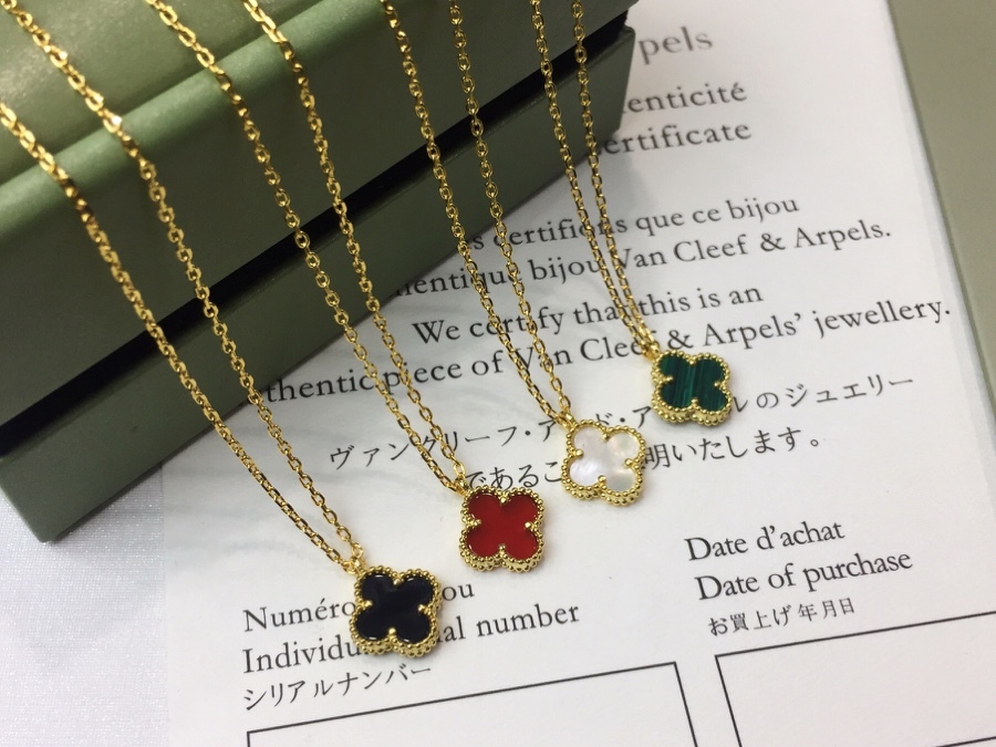 V style Necklace0.9cm