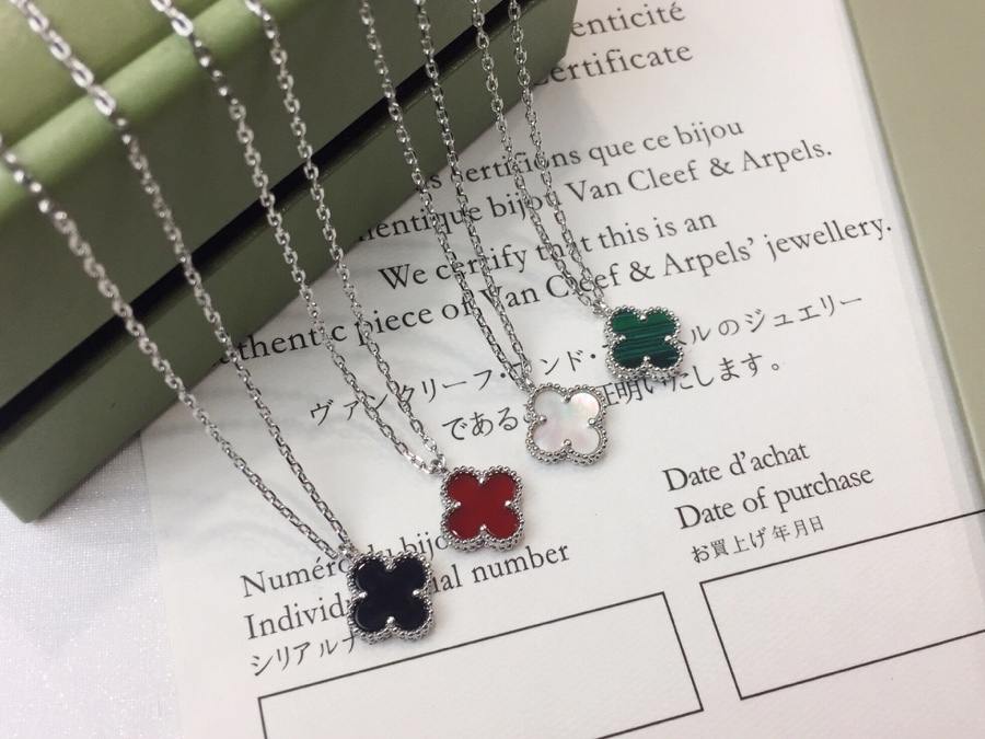 V style Necklace0.9cm