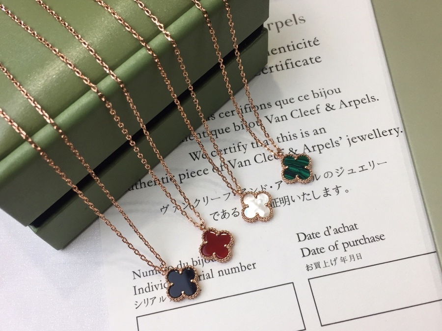 V style Necklace0.9cm