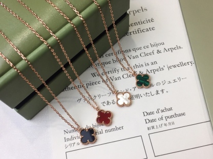 V style Necklace0.9cm