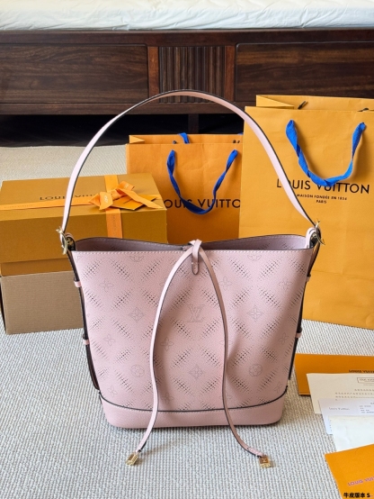 Handbags Light up the bucket bag silhouette