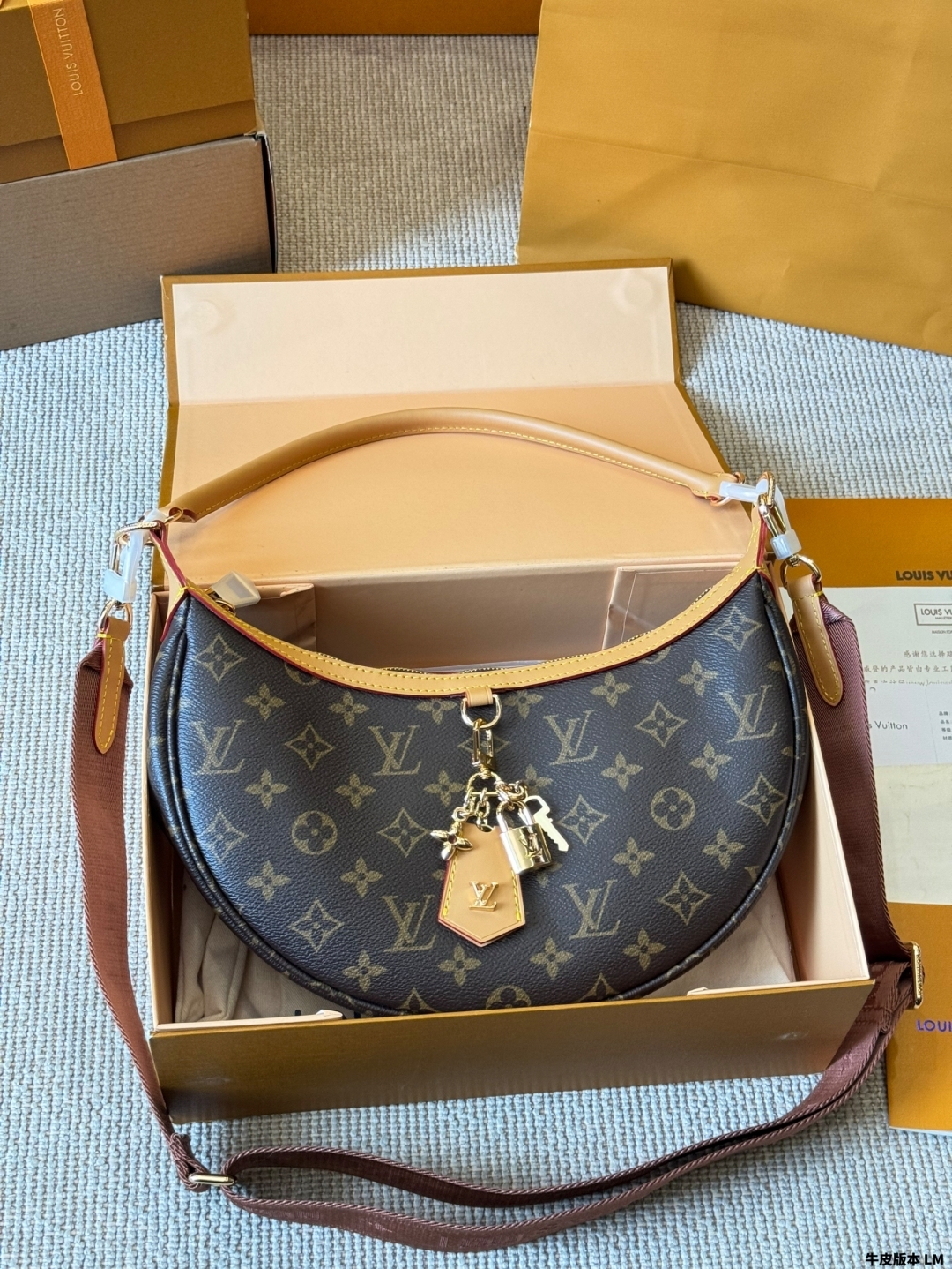 Cowhide shoulder bag 25*15cm