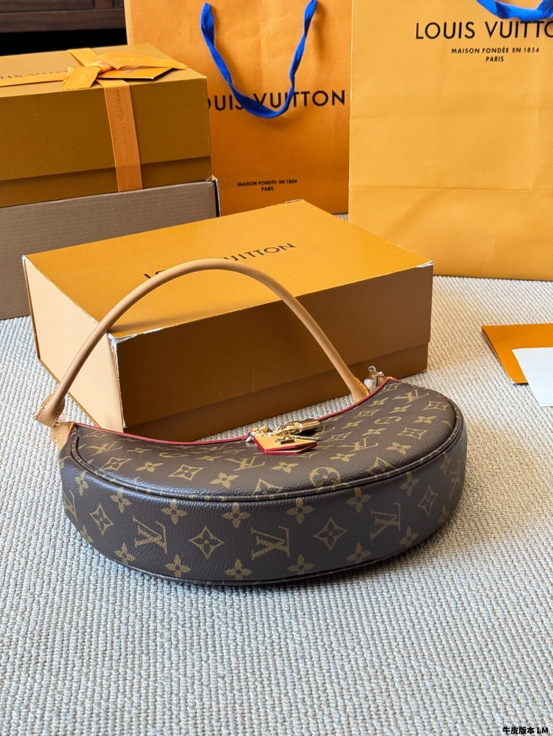 Cowhide shoulder bag 25*15cm