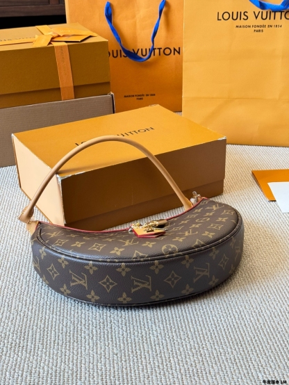 Cowhide shoulder bag 25*15cm