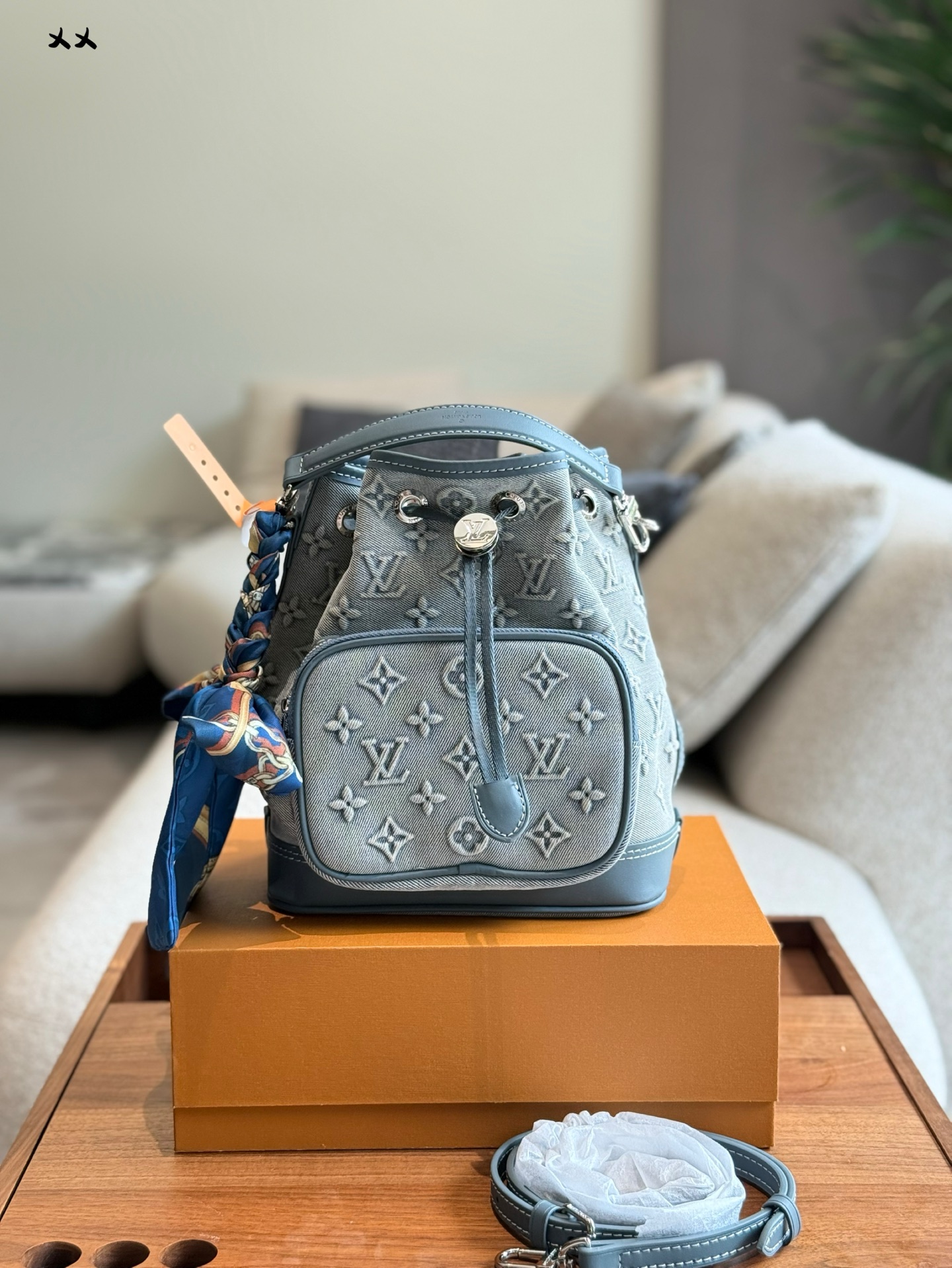 Drawstring small bucket bag embossed denim 20×23cm