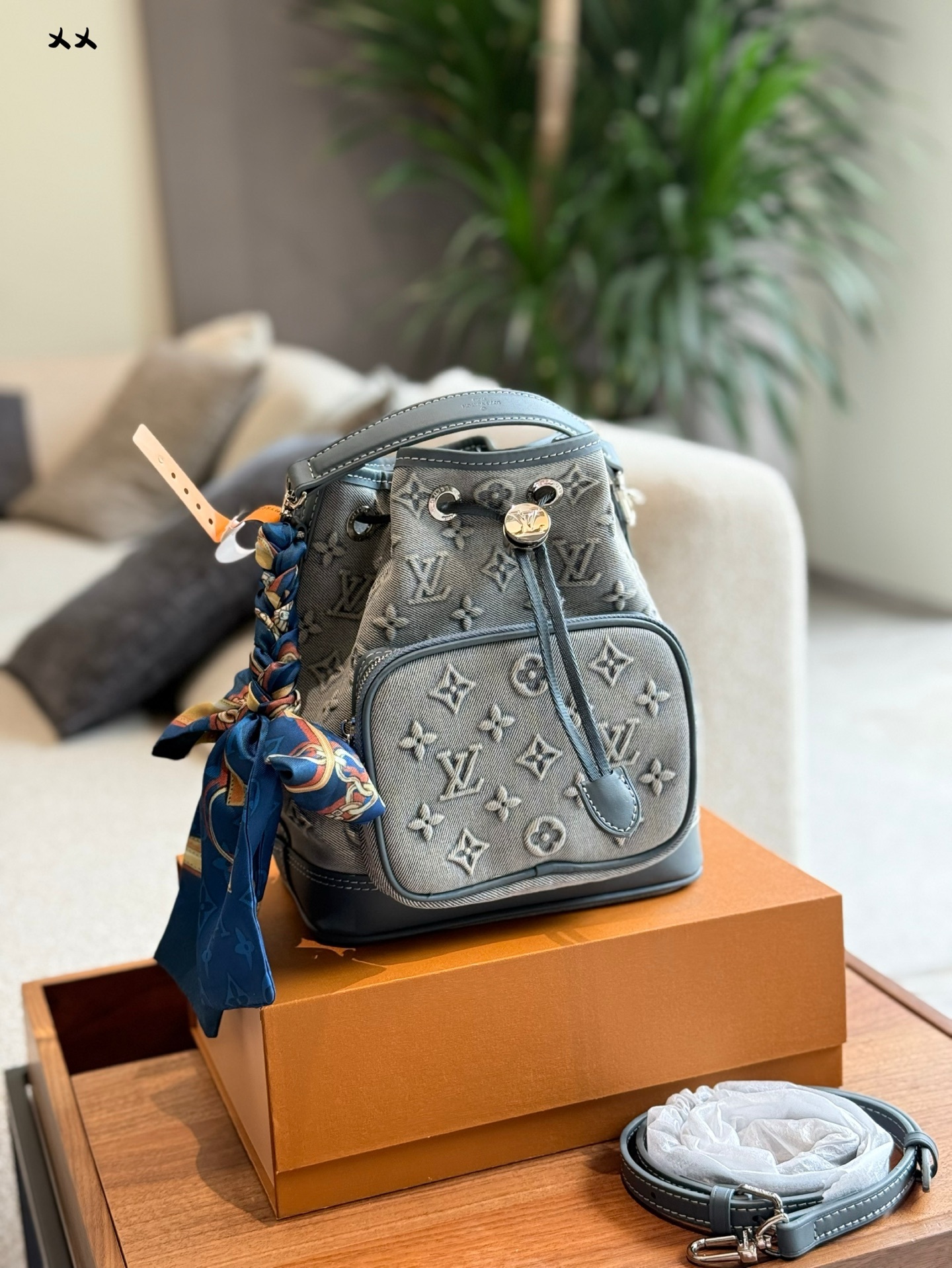 Drawstring small bucket bag embossed denim 20×23cm