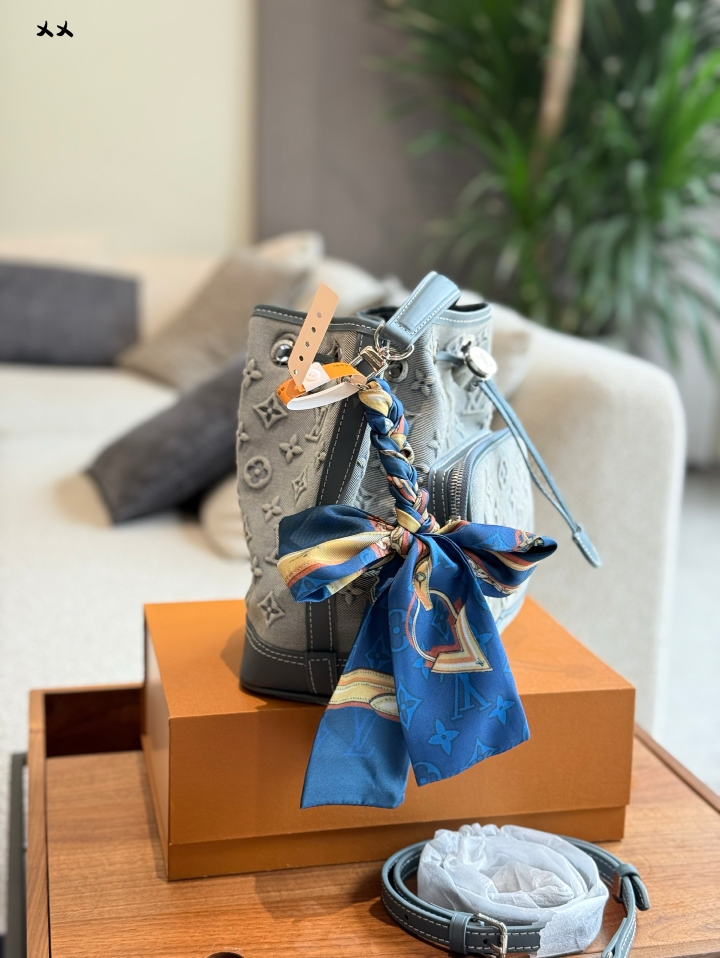 Drawstring small bucket bag embossed denim 20×23cm