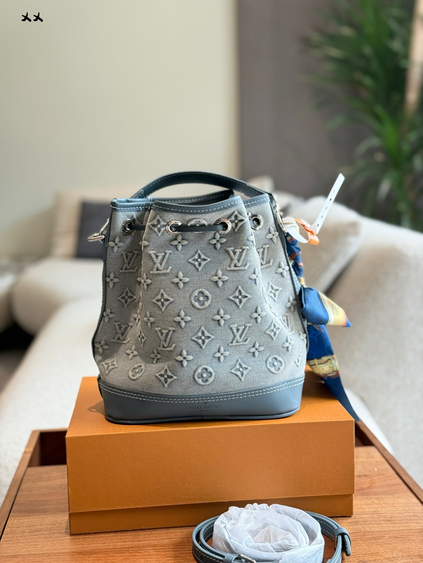 Drawstring small bucket bag embossed denim 20×23cm