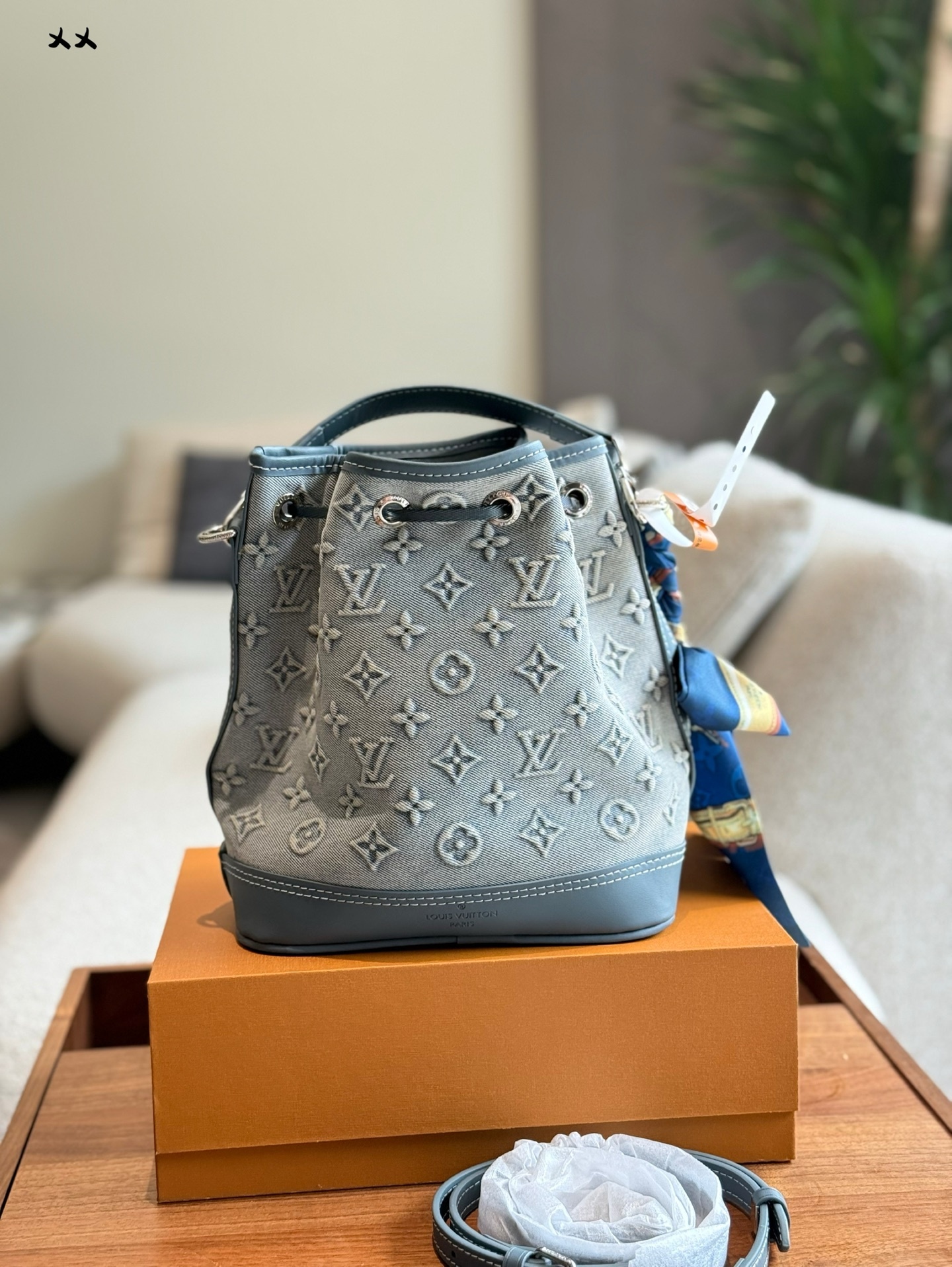 Drawstring small bucket bag embossed denim 20×23cm