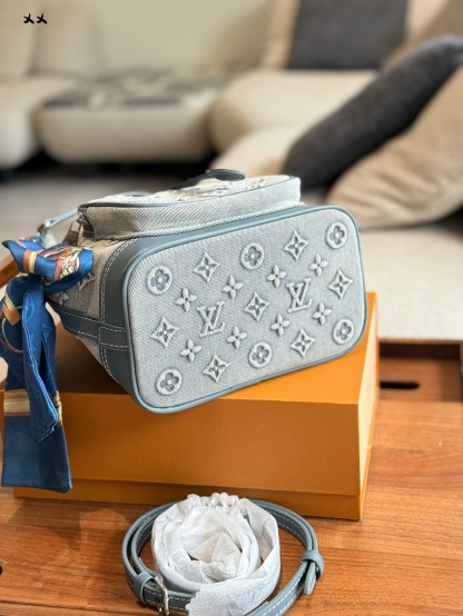 Drawstring small bucket bag embossed denim 20×23cm