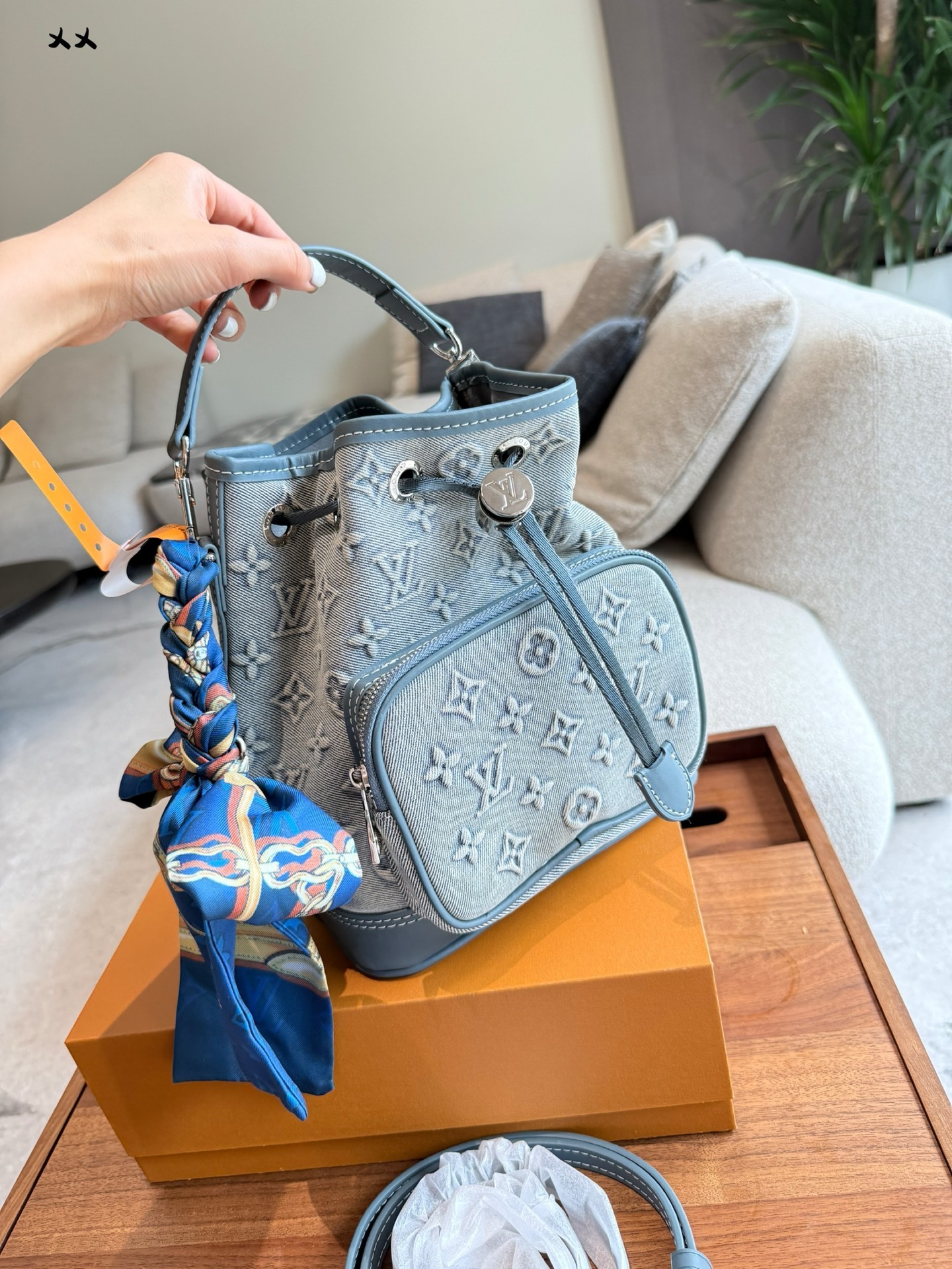 Drawstring small bucket bag embossed denim 20×23cm