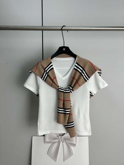 Short sleeves + scarf