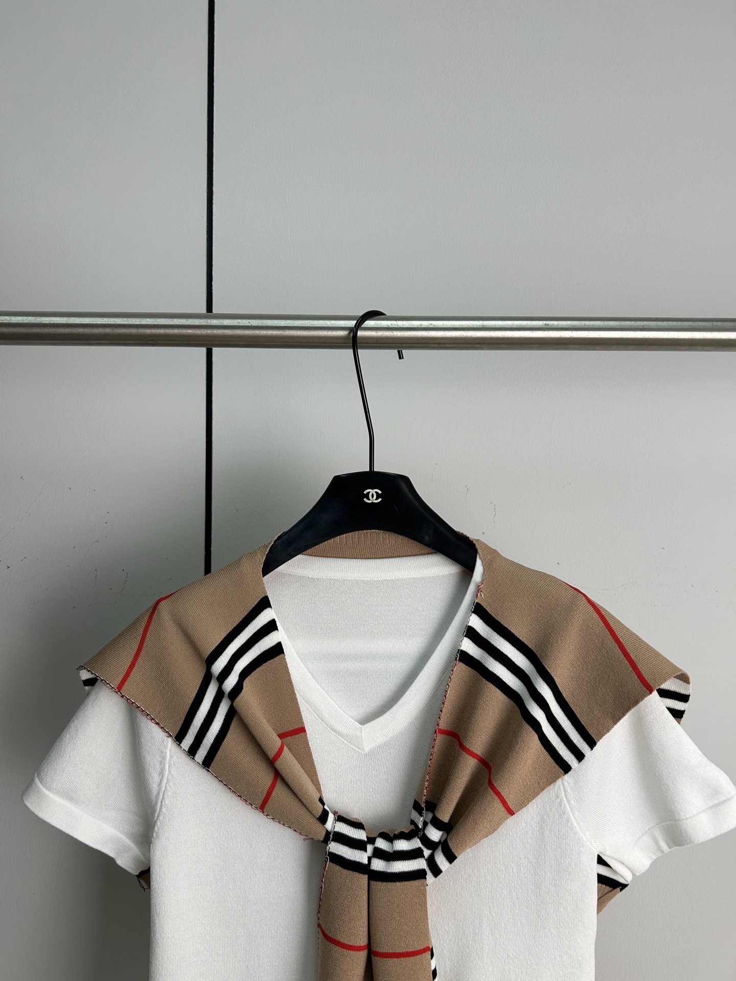 Short sleeves + scarf