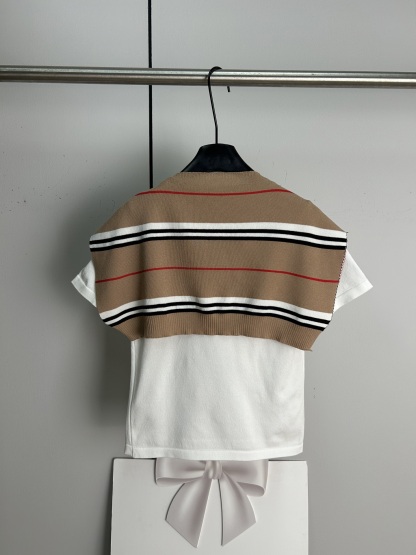 Short sleeves + scarf