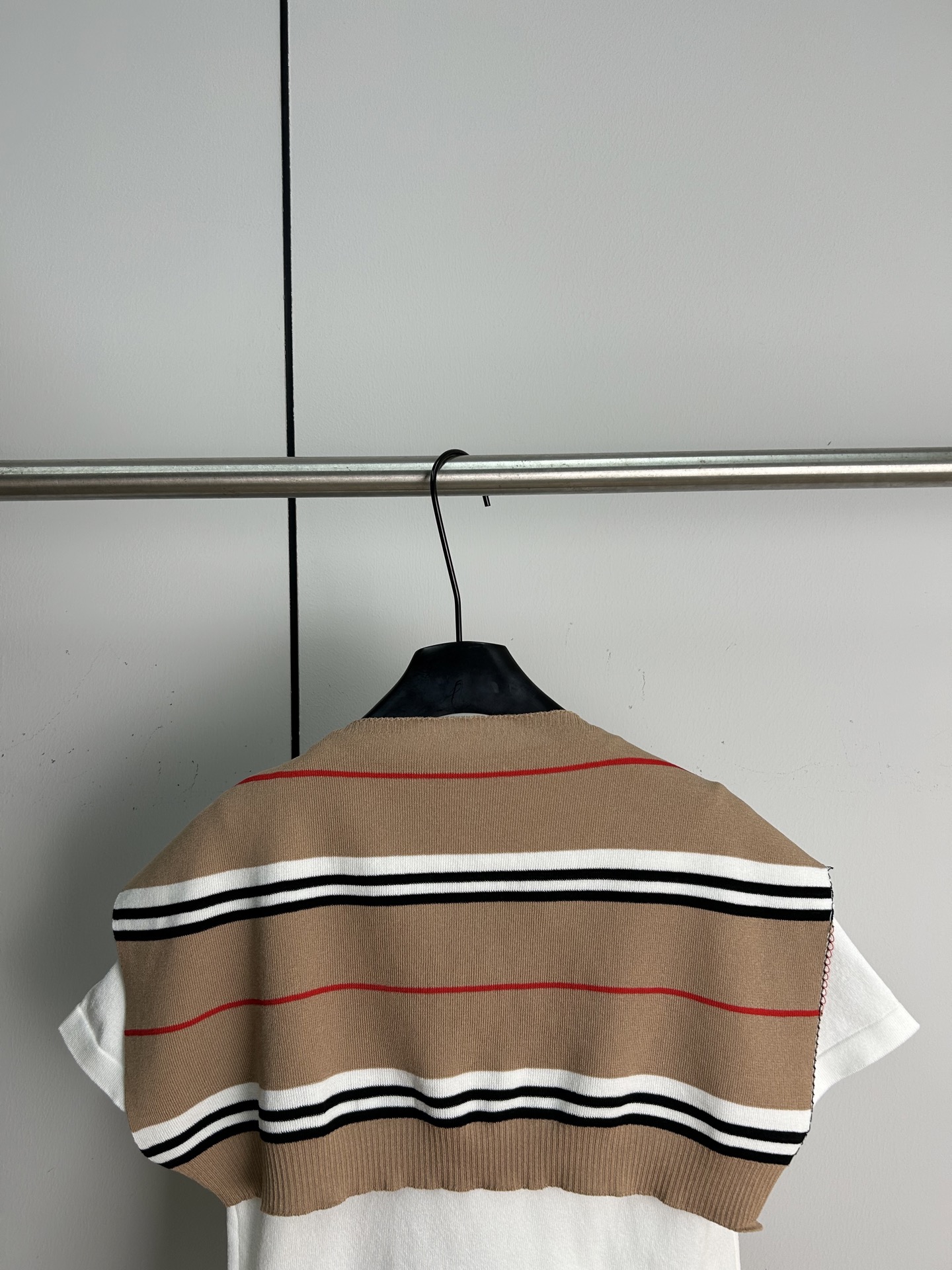 Short sleeves + scarf