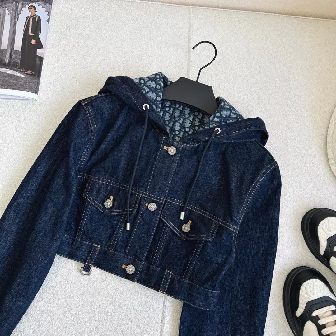 Short hooded jacket + straight jeans set