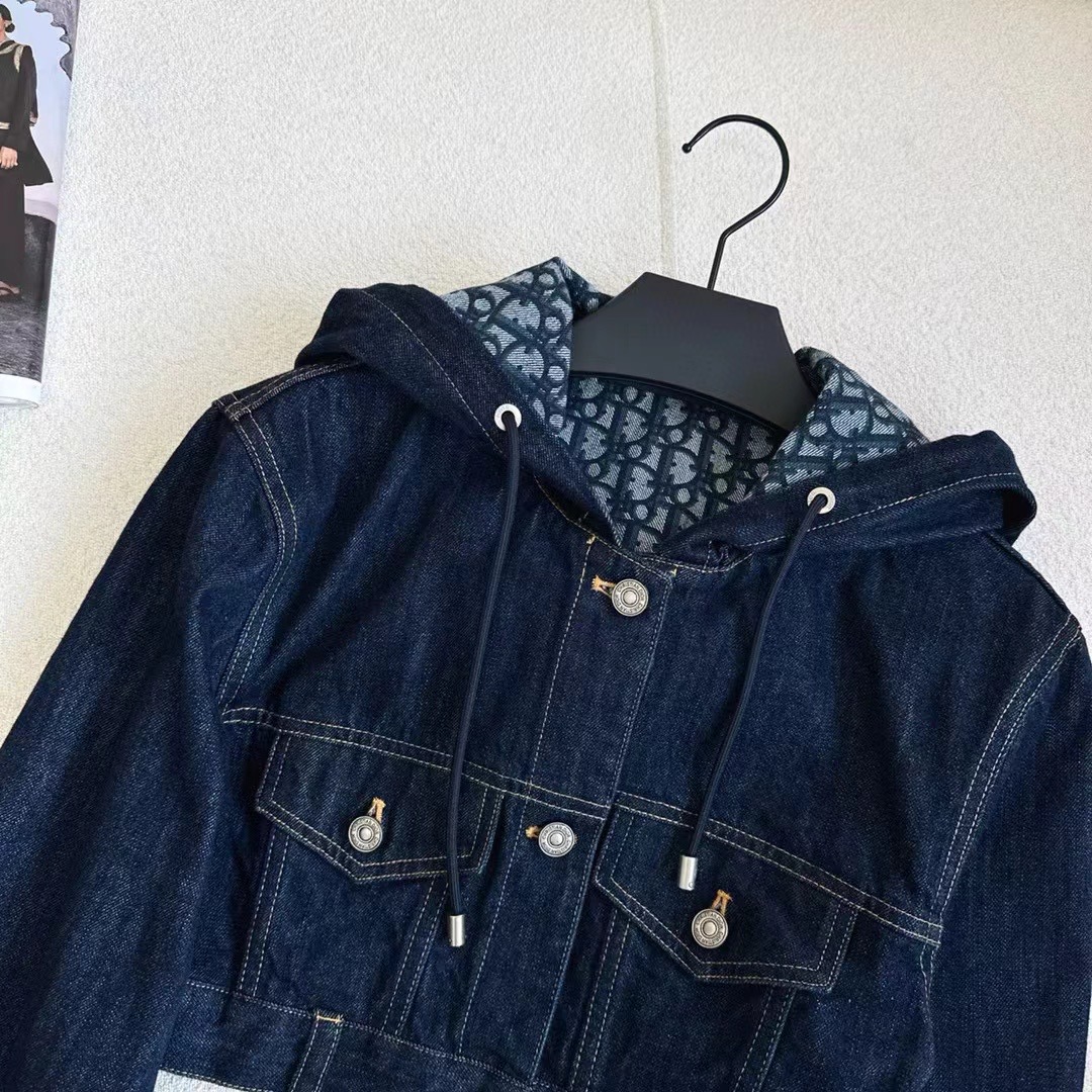 Short hooded jacket + straight jeans set