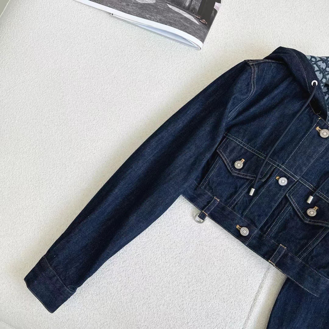 Short hooded jacket + straight jeans set