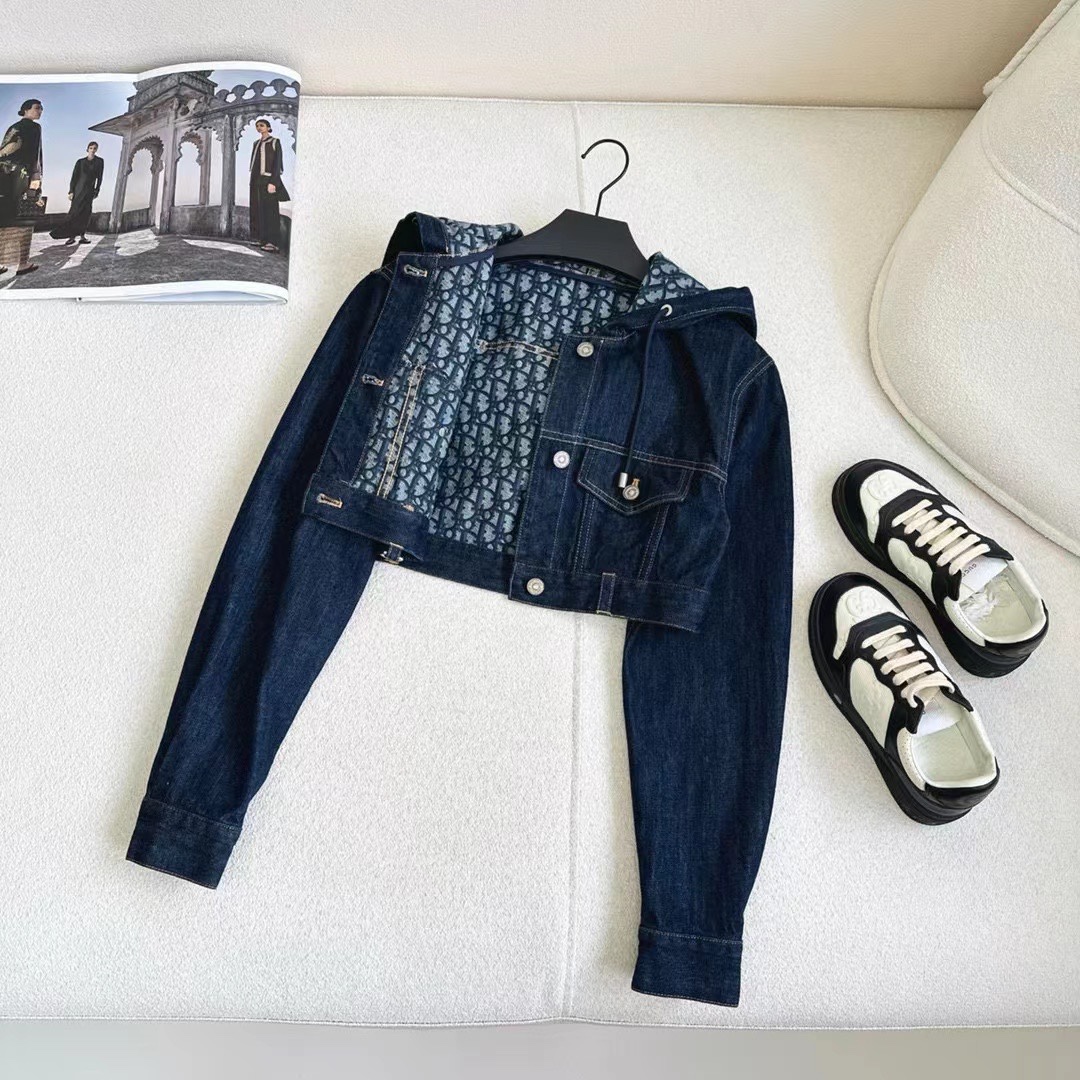 Short hooded jacket + straight jeans set