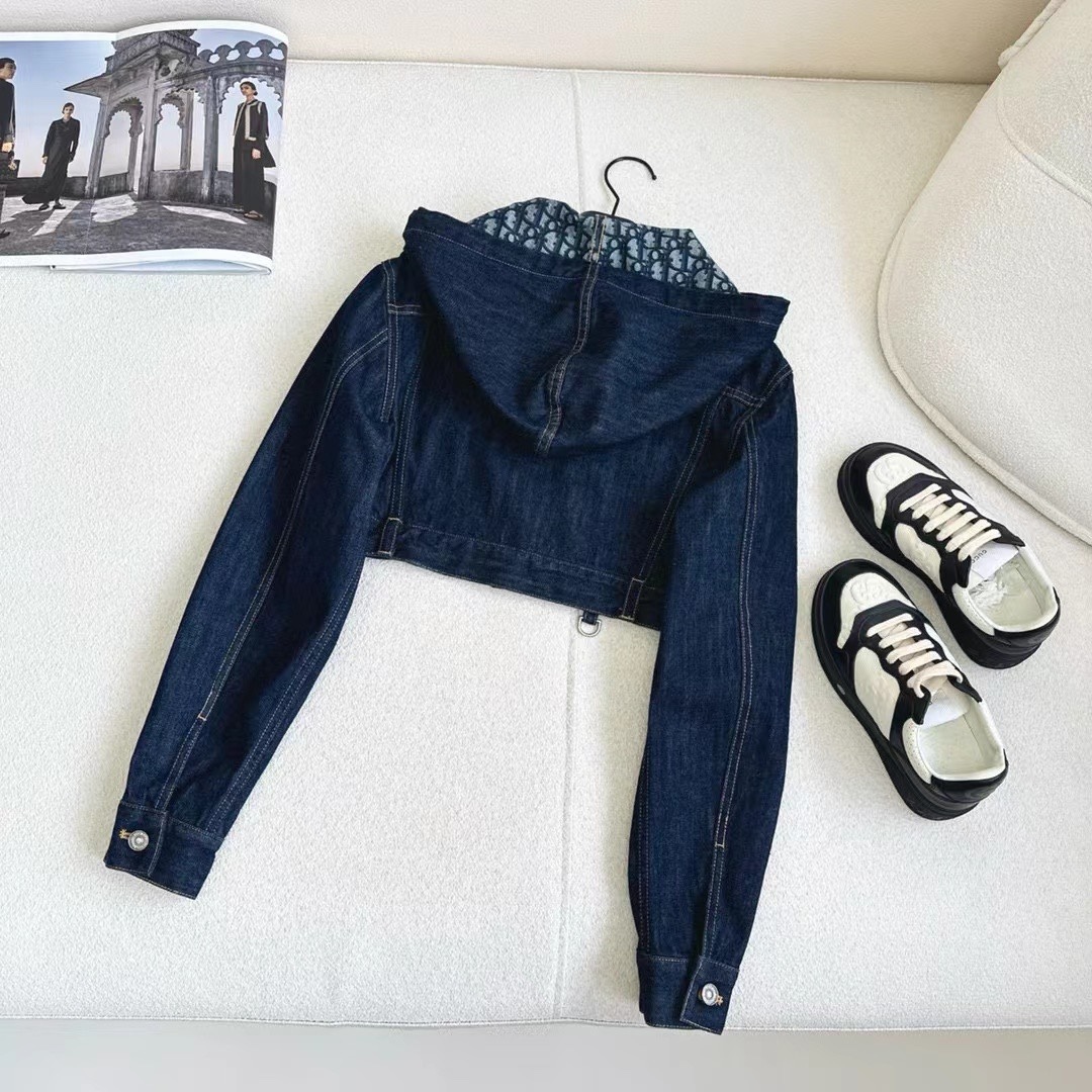 Short hooded jacket + straight jeans set