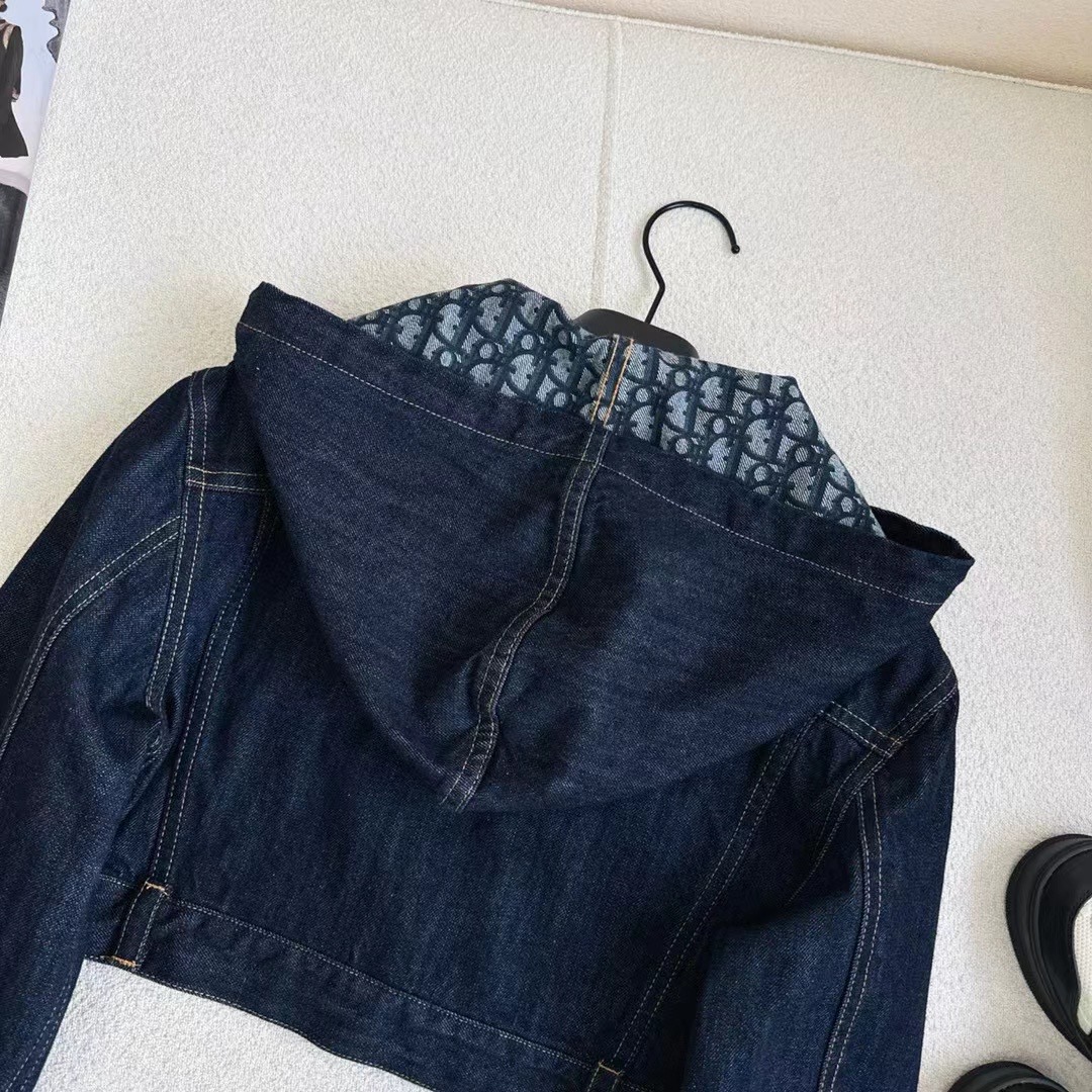 Short hooded jacket + straight jeans set