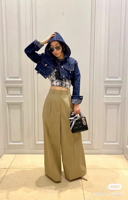 Short hooded jacket + straight jeans set