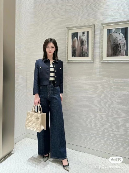 Short hooded jacket + straight jeans set