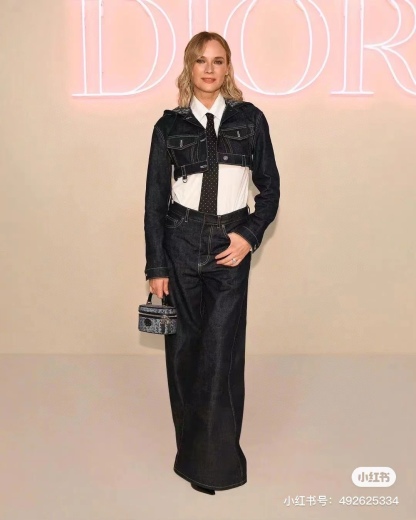 Short hooded jacket + straight jeans set