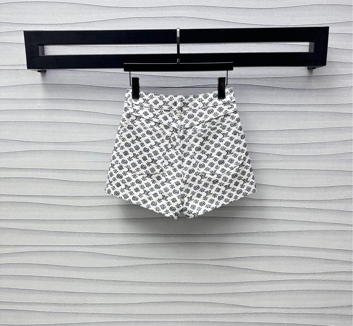 Printed high waist shorts