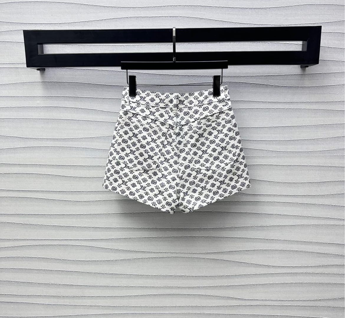 Printed high waist shorts