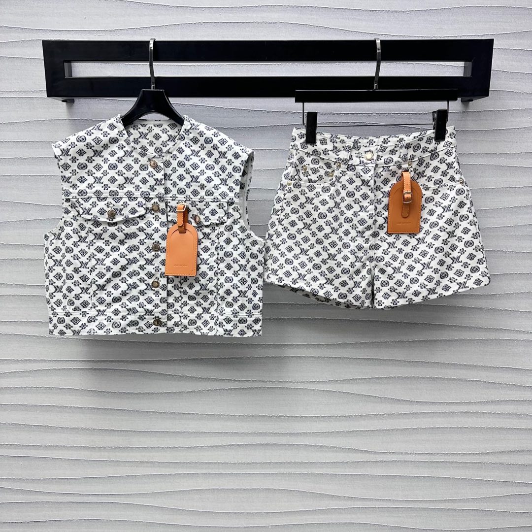 Printed high waist shorts