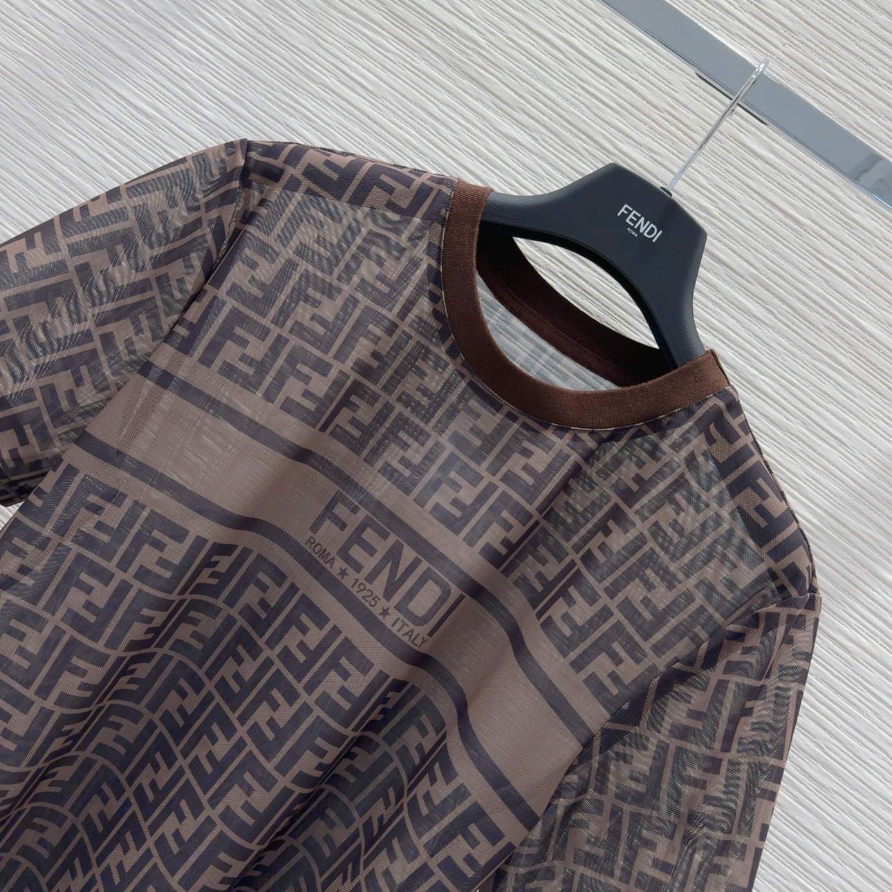 Transparent letter short sleeves