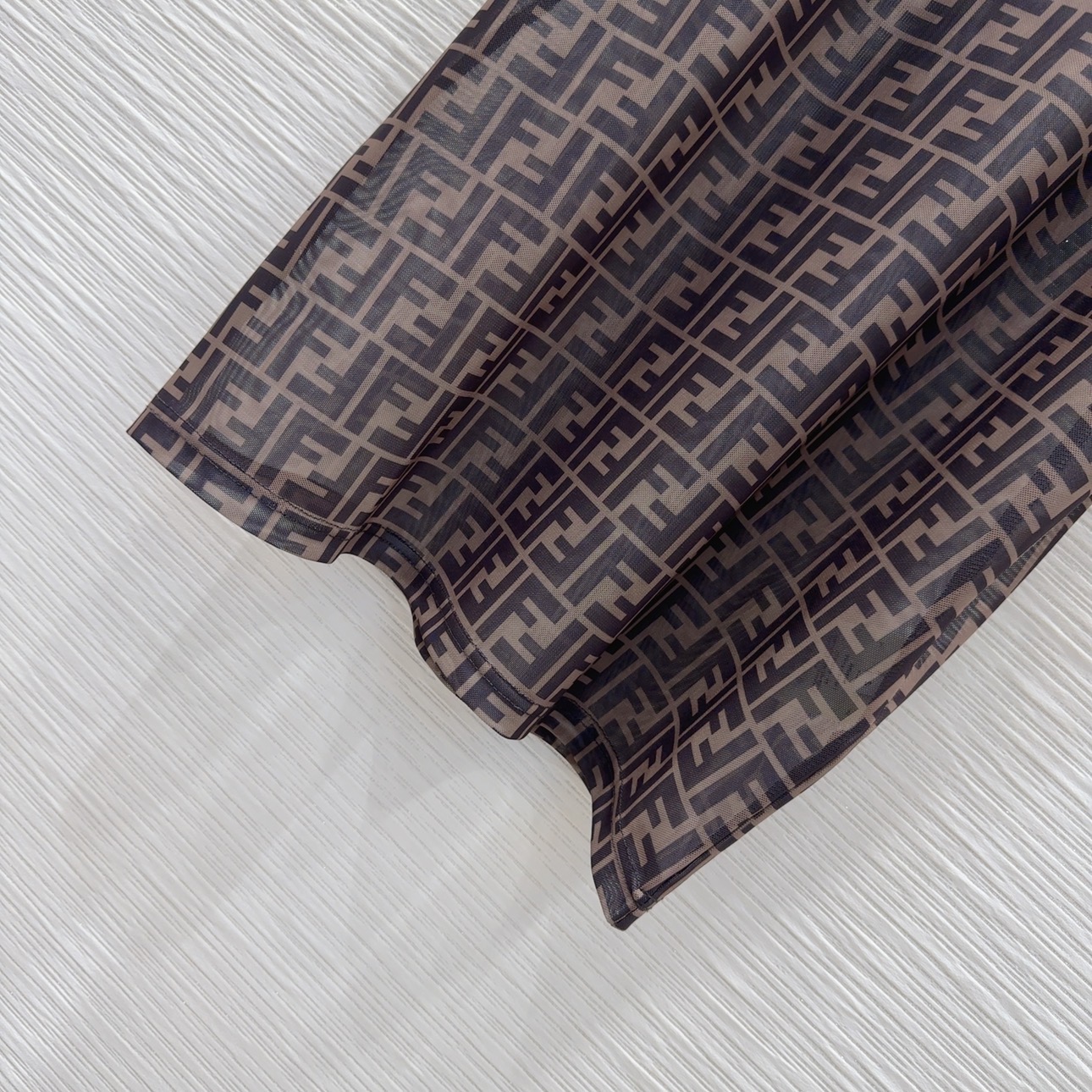 Transparent letter short sleeves