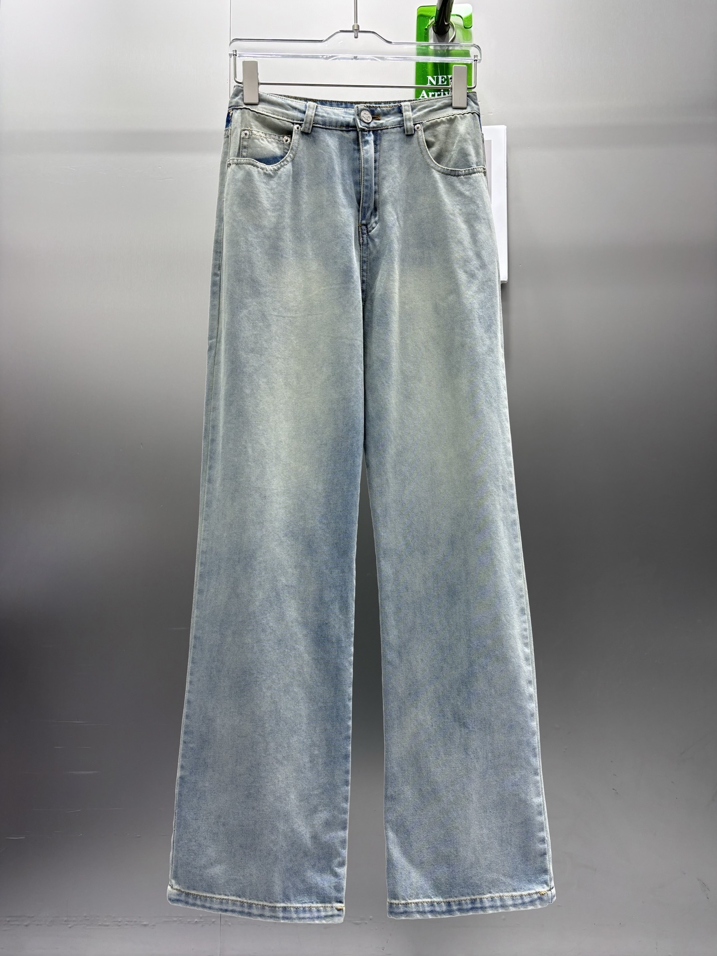 Straight jeans with contrast pockets