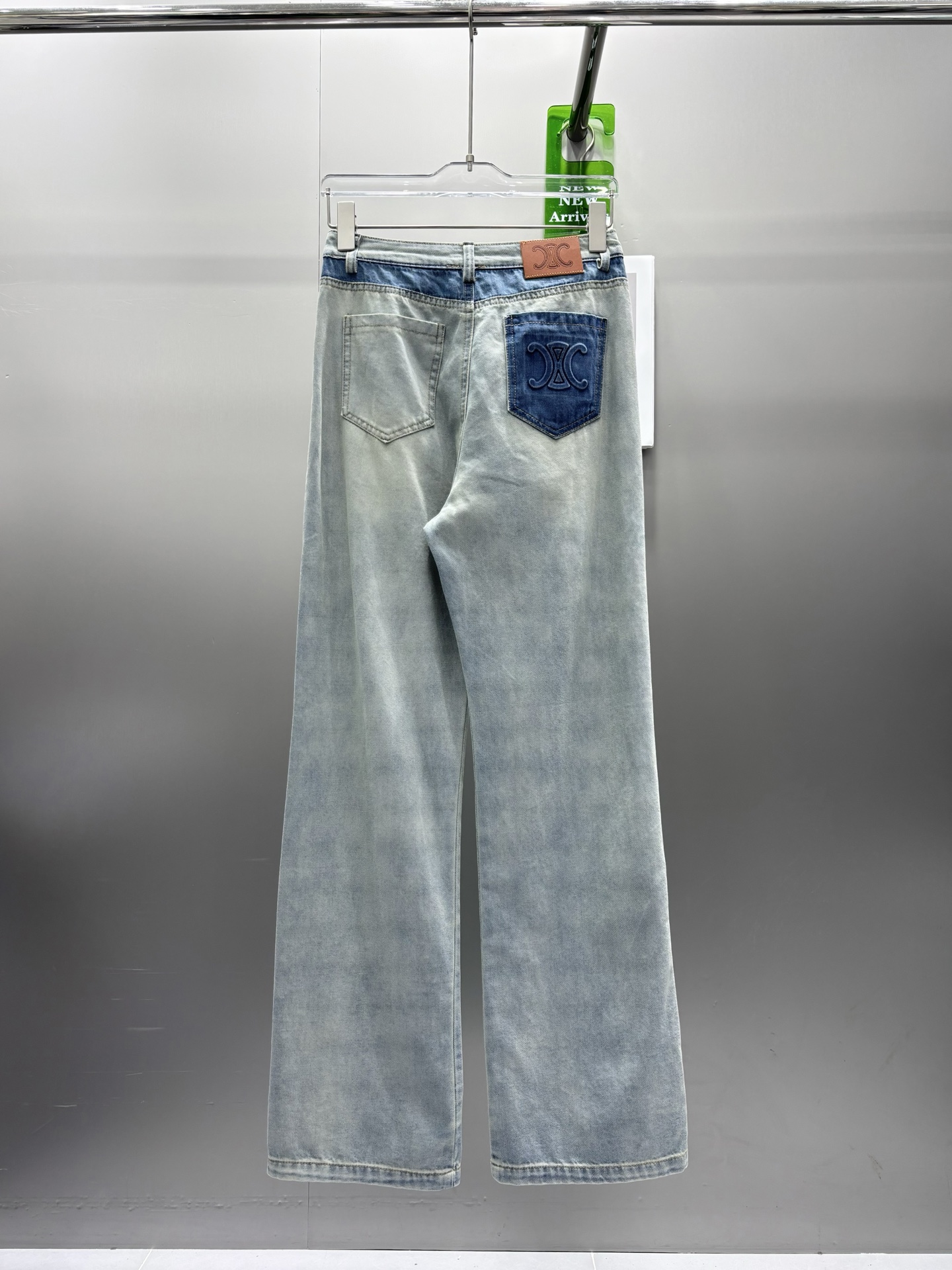 Straight jeans with contrast pockets