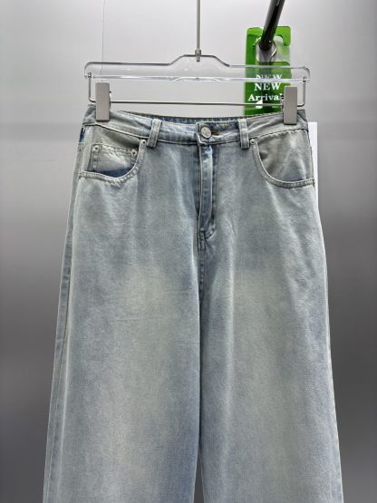 Straight jeans with contrast pockets