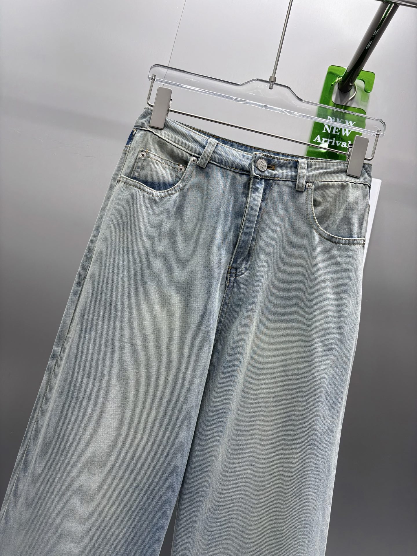 Straight jeans with contrast pockets