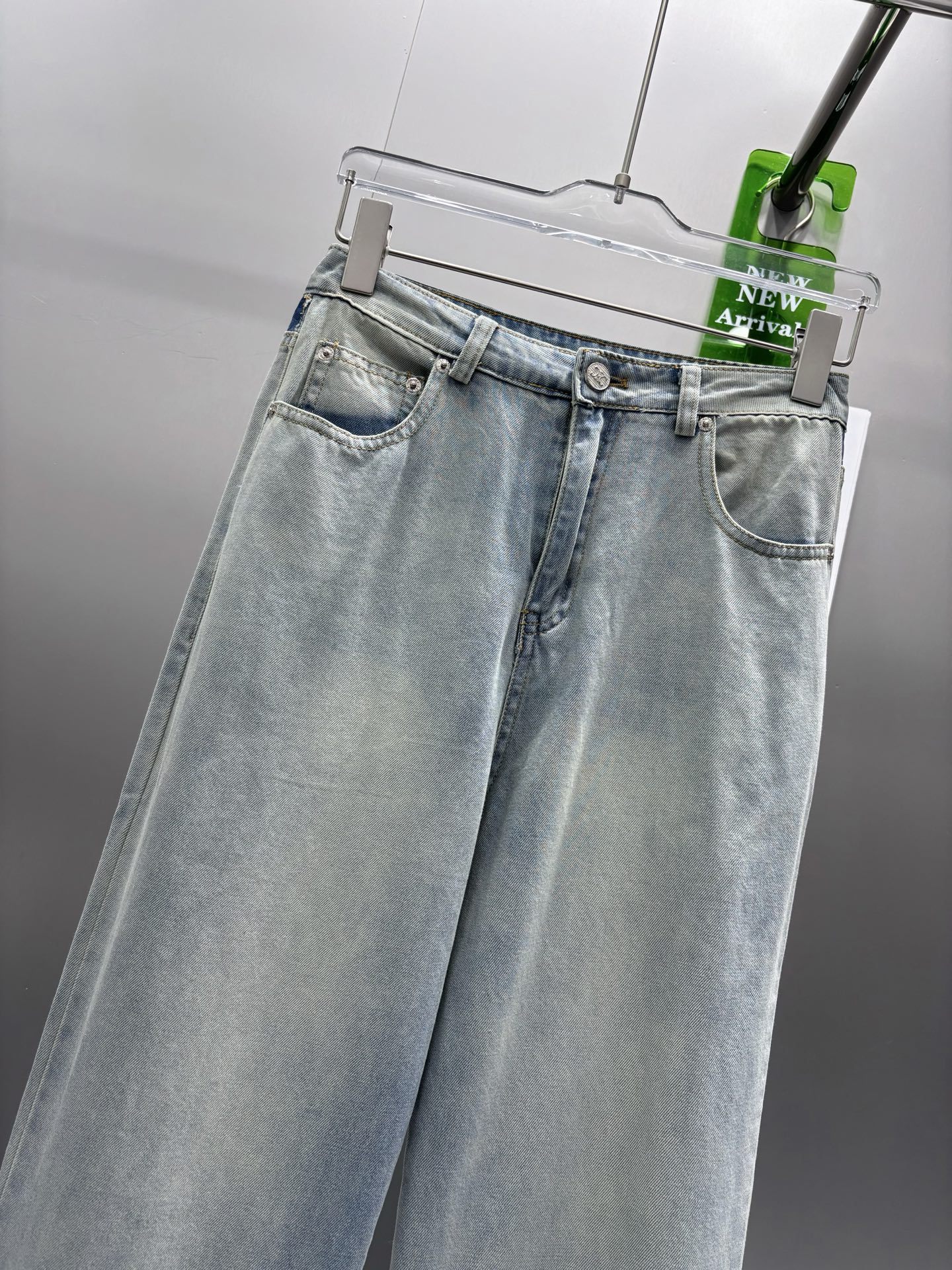 Straight jeans with contrast pockets