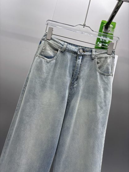 Straight jeans with contrast pockets