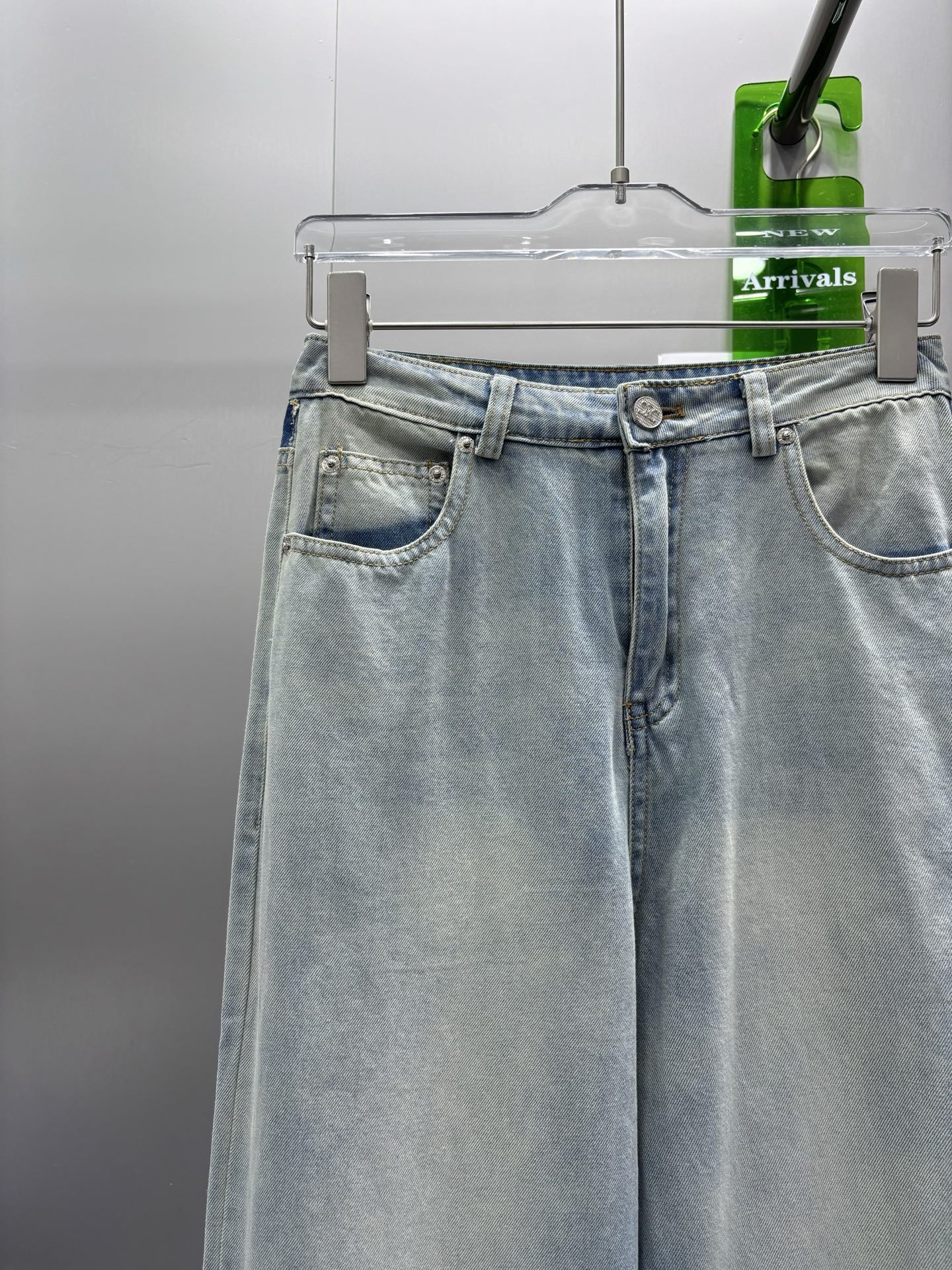 Straight jeans with contrast pockets