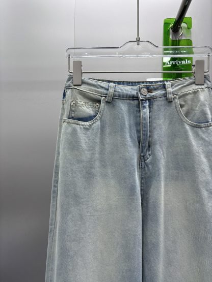 Straight jeans with contrast pockets