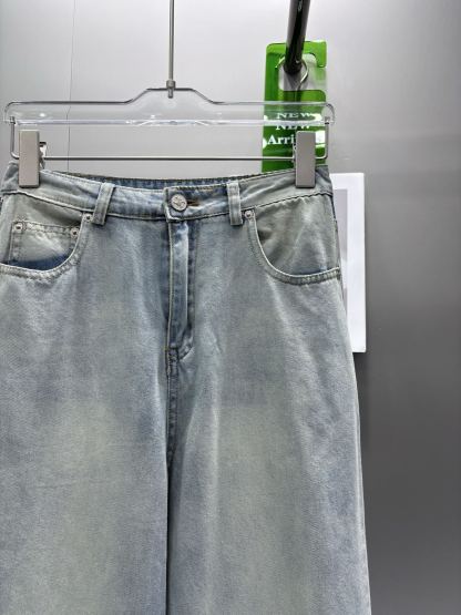 Straight jeans with contrast pockets