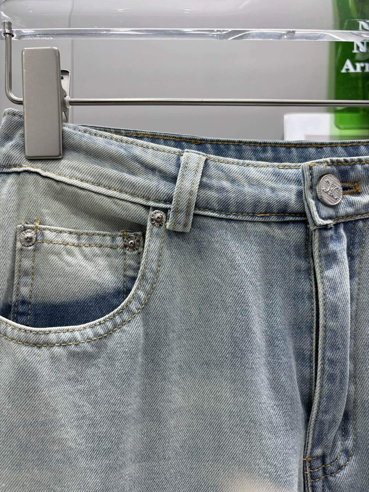 Straight jeans with contrast pockets