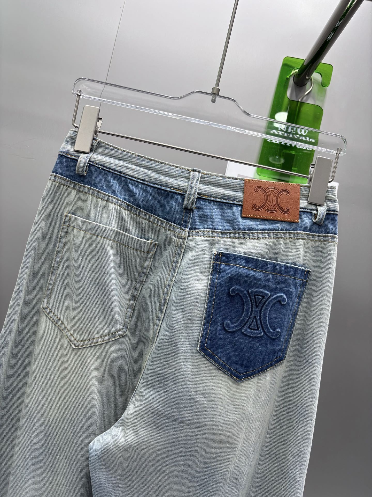 Straight jeans with contrast pockets