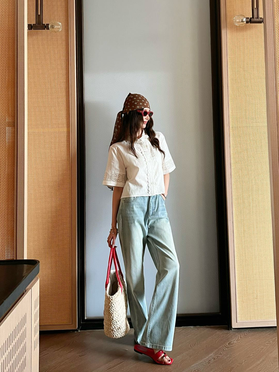 Straight jeans with contrast pockets